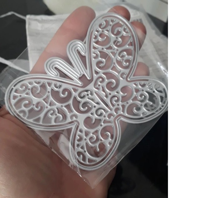 Die Cut Mariposa Calada Mediana