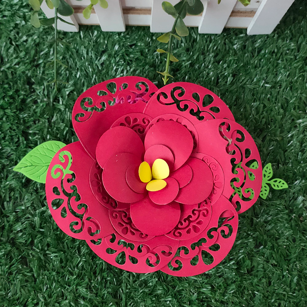 Die Cut Flor de Pétalos Calados