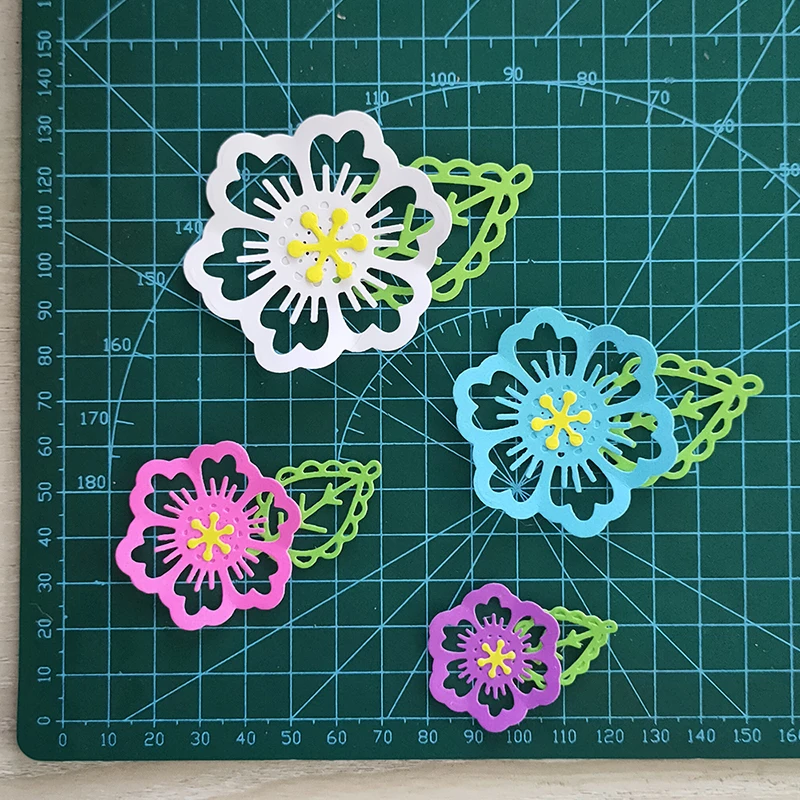 Die Cut Flores de Pétalos Calados con Hojas