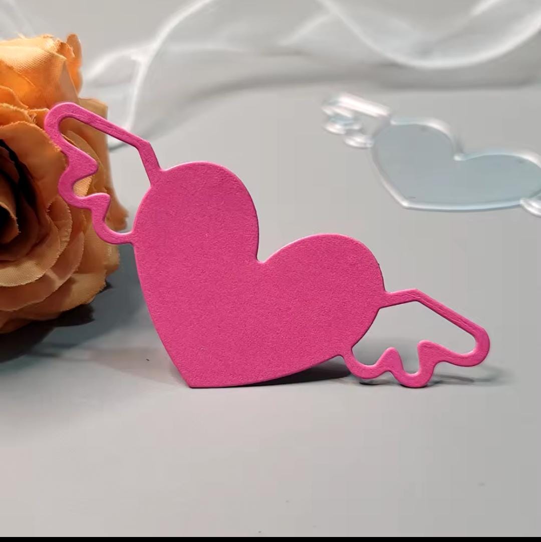 Die Cut Corazón Alado