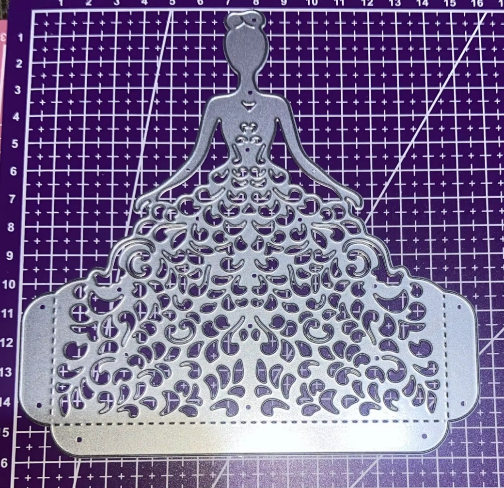 Die Cut Mujer con Vestido Calado para Tarjetas – Modelo "C"