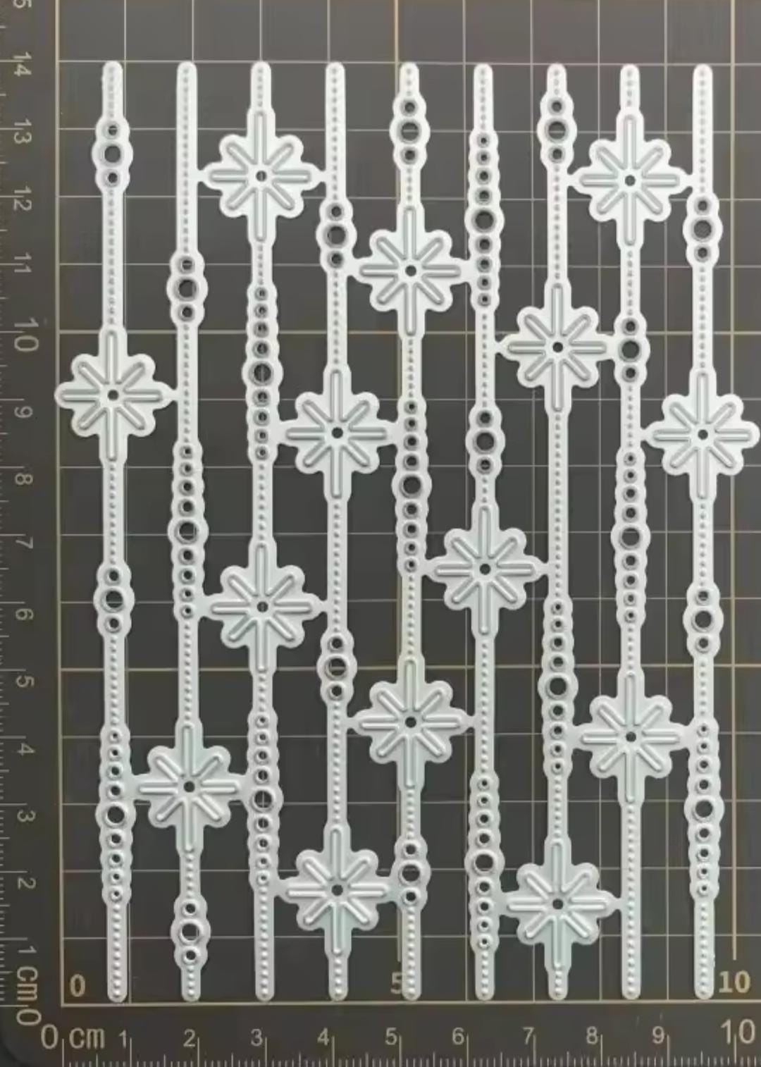 Die Cut Fondo de Tiras de Flores