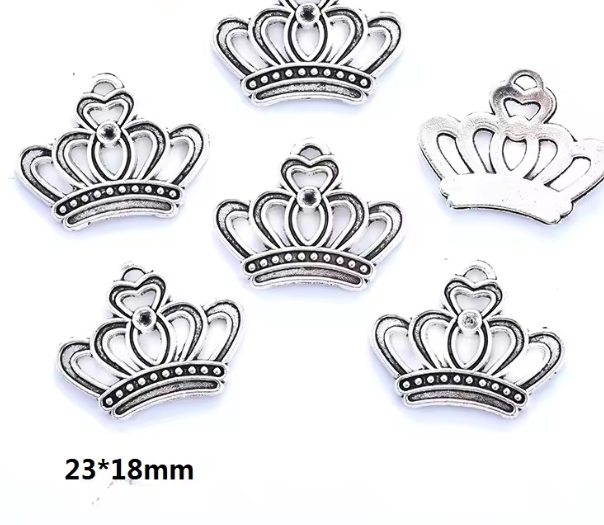 Dije Corona Plateada 18 x 23 mm