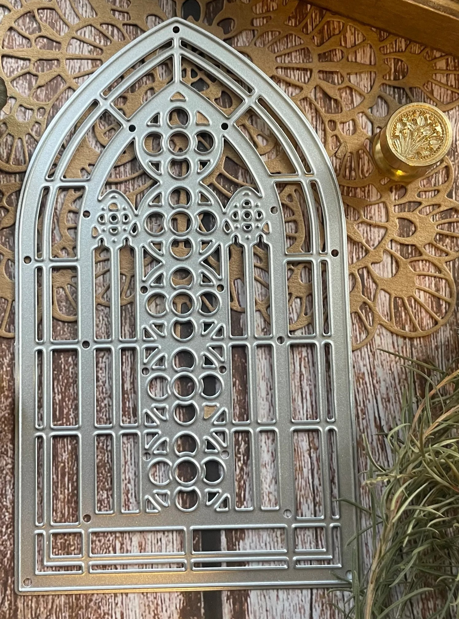 Die Cut Ventana Gótica Vitral