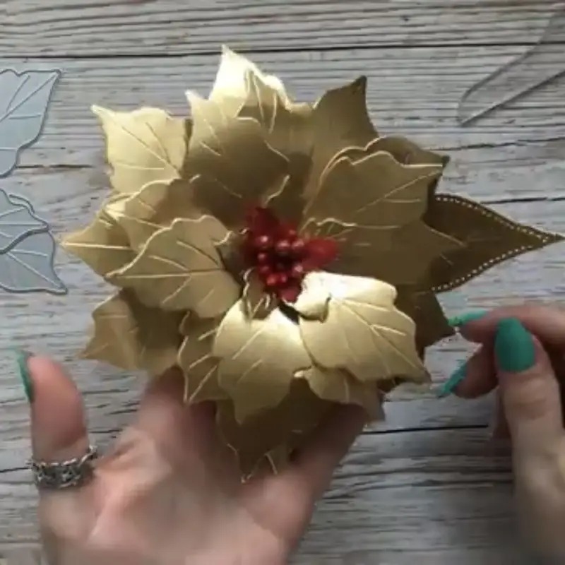 Die Cut Flor Navideña de 13 cm