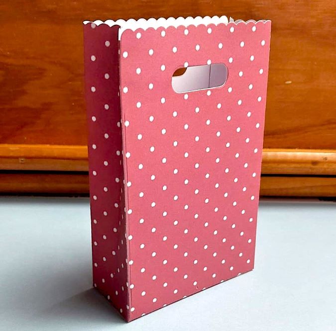 Die Cut Caja con Manija, Blonda y Tag