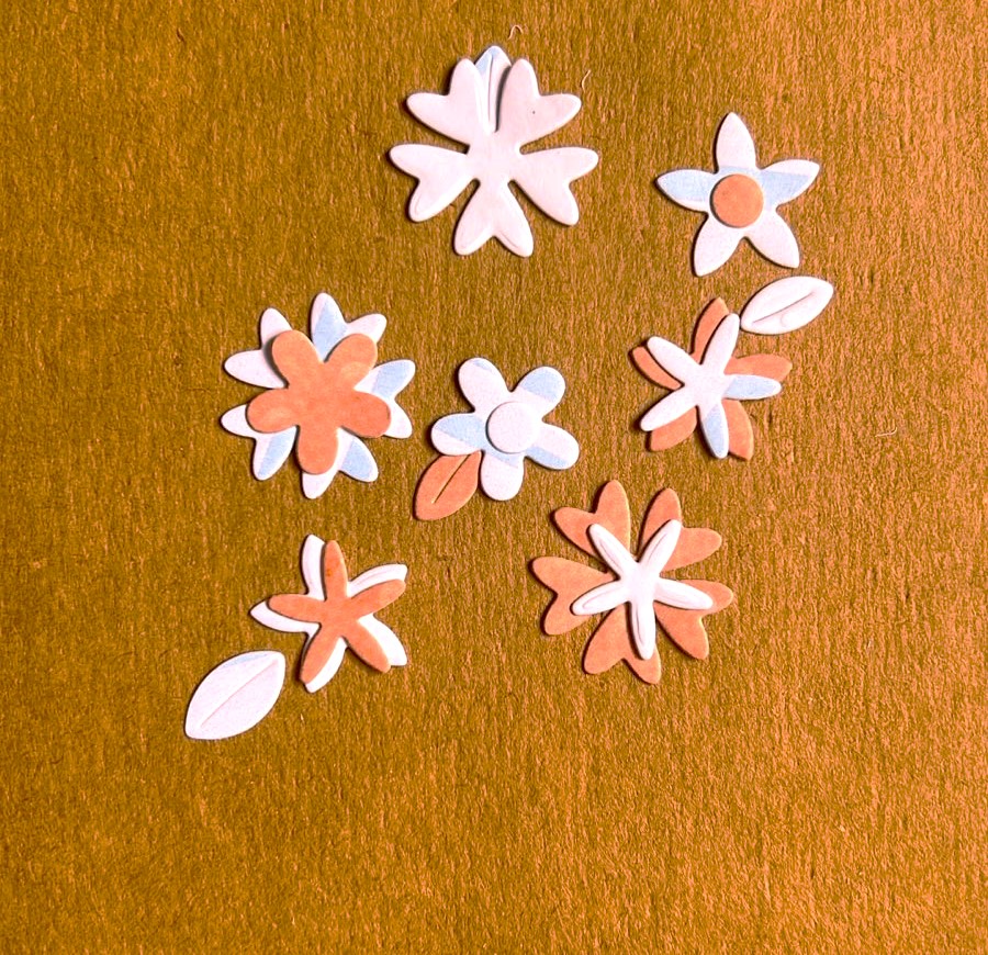 Die Cut Mini Florcitas con Hojas